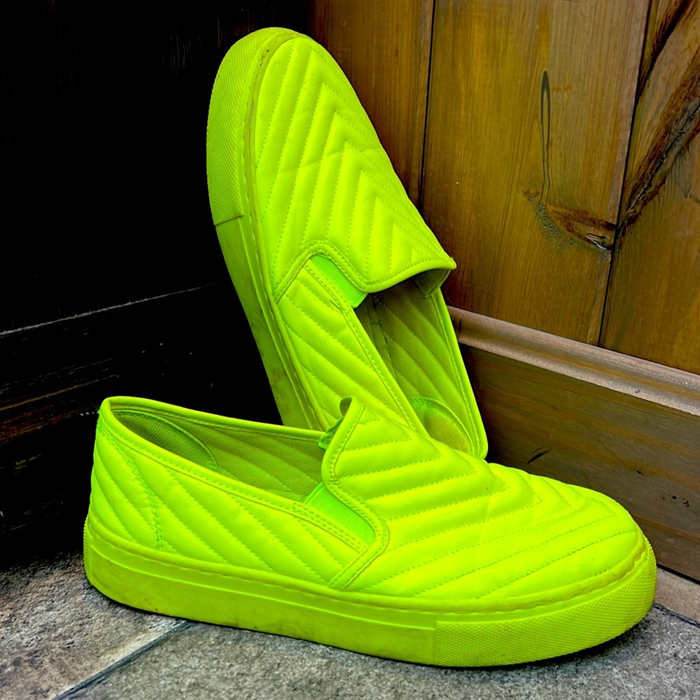 Woman’s size 10 highlighter yellow neon slide on sneakers EUC